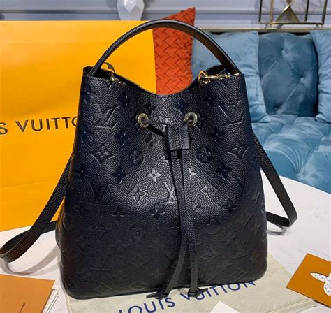 louis vuitton handbag screws|Louis Vuitton neonoe black.